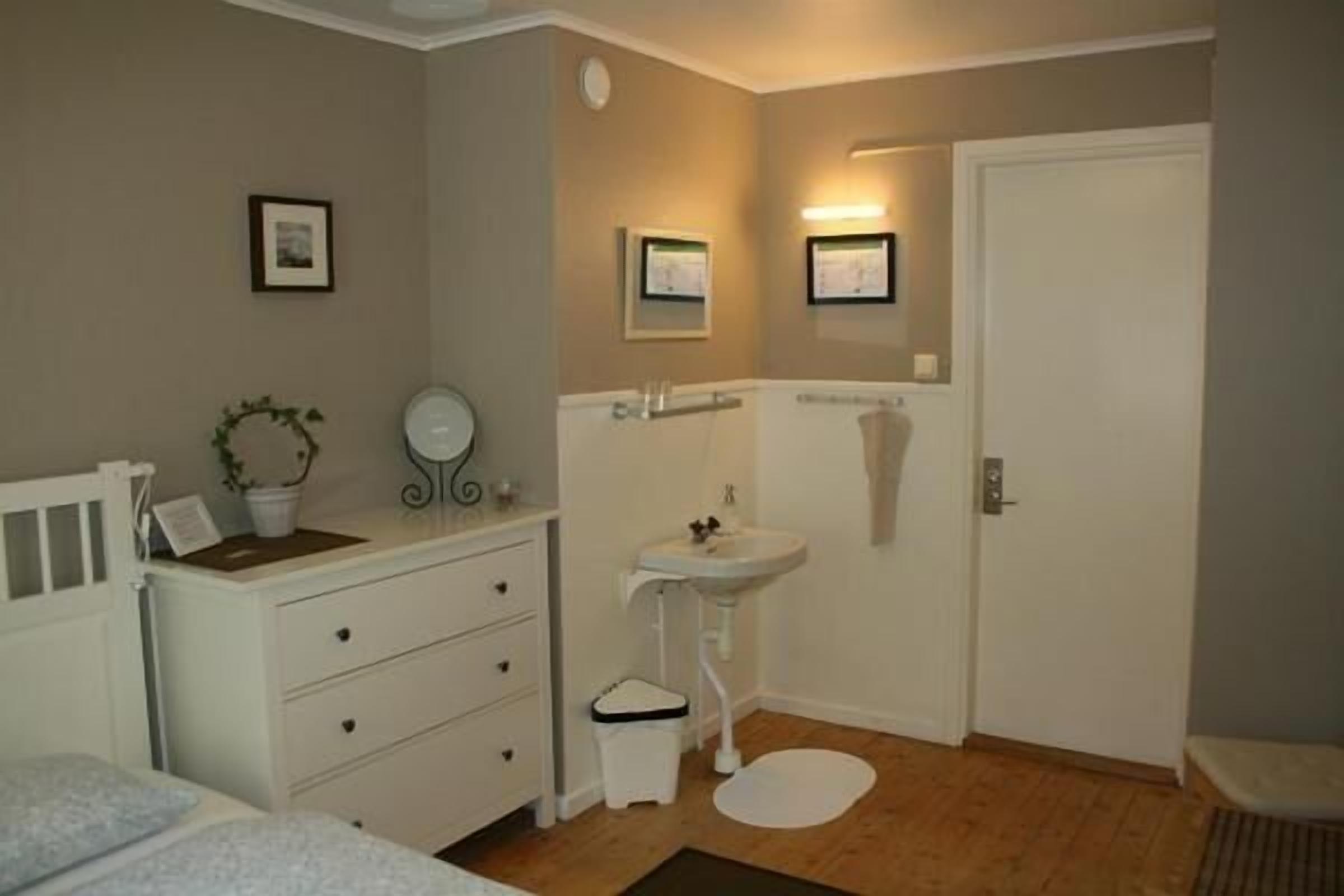 2 室のベッドルーム、デスク、アイロン / アイロン台、インターネットアクセス (無料)