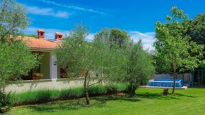 A house with a tiled roof, a swimming pool, and a well-maintained lawn. - Vacation home Corina by Interhome (Medulin/Šišan)