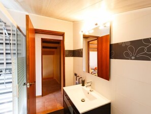 Hair dryer, towels - Montverde by Interhome (Caldes de Malavella)