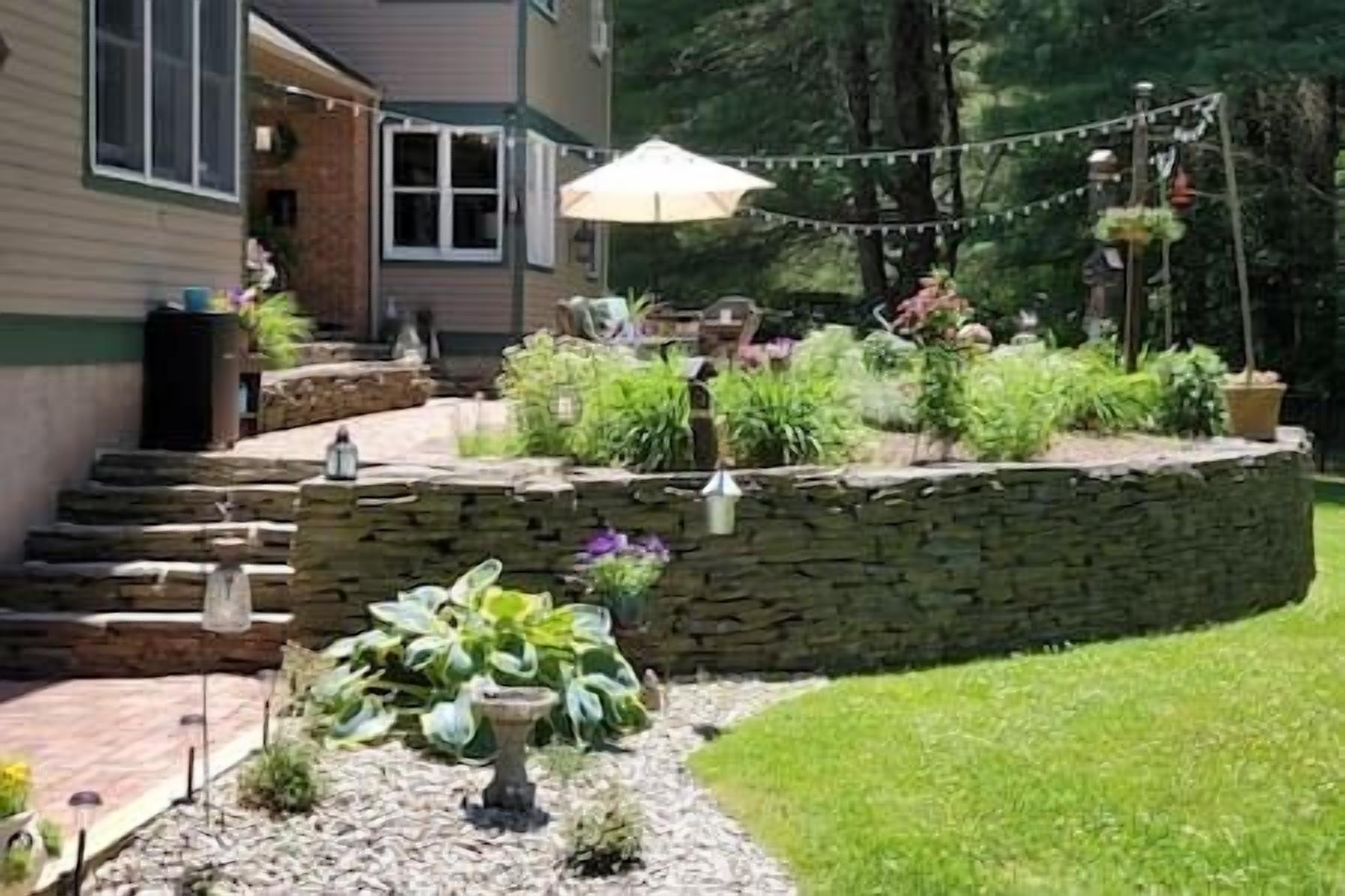 Backyard patio view w/ garden