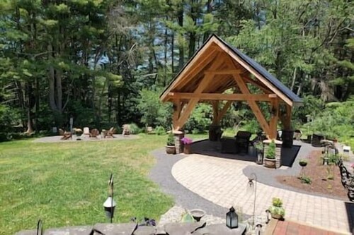 Paper Mill Pines Bed and Breakfast: The Cedar Room