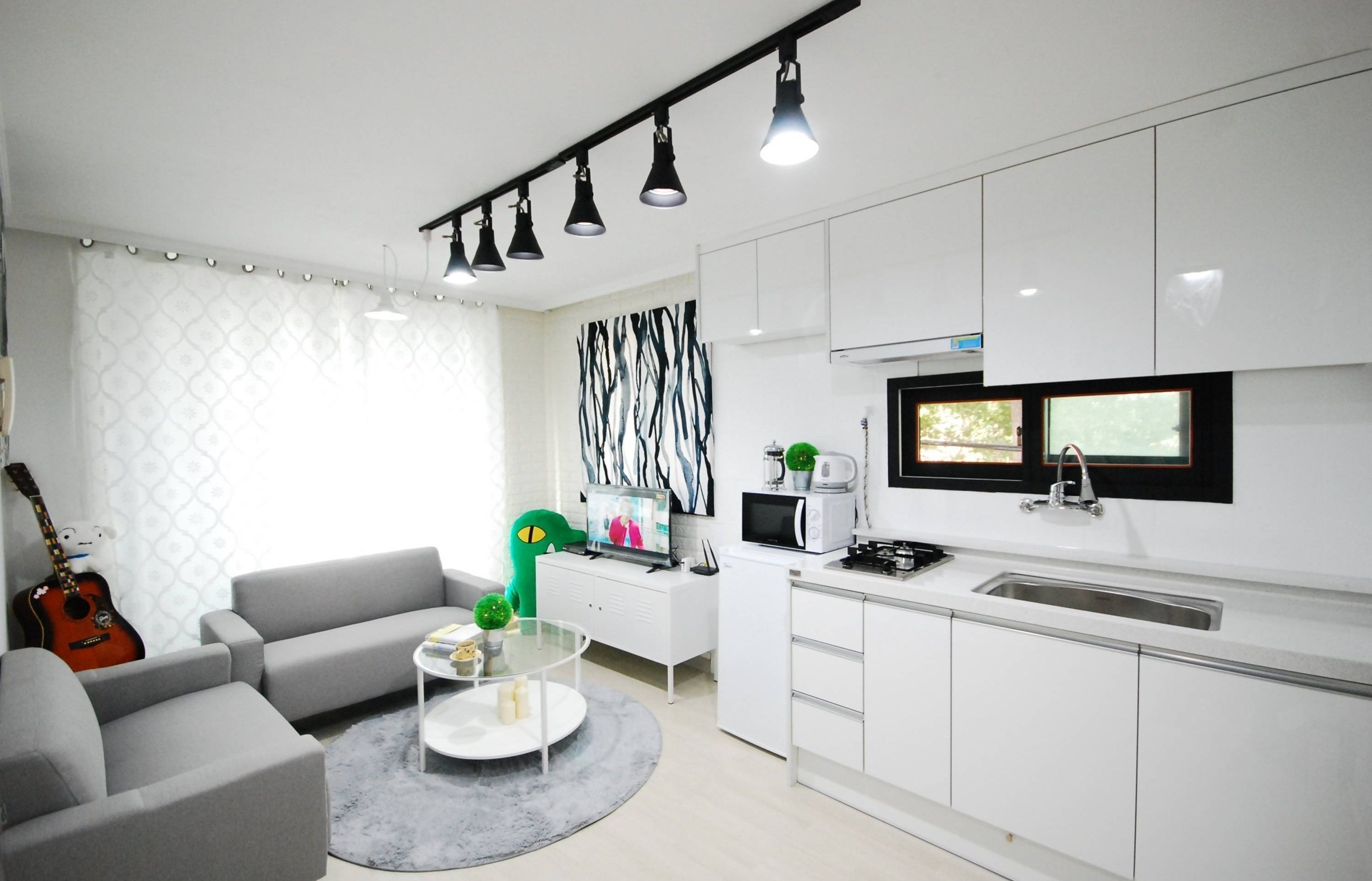 Casa básica, 2 quartos | Roupas de cama premium, edredons de pluma, individualmente decorados