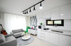 Basic House, 2 Bedrooms | Premium bedding, down duvets, individually decorated - Jin Cozy House (Seoul)