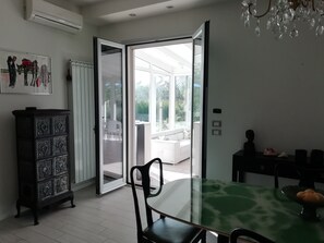 Smart TV, fireplace, DVD player, books