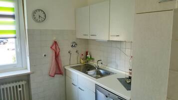 Kühlschrank, Herdplatte, Geschirrspüler