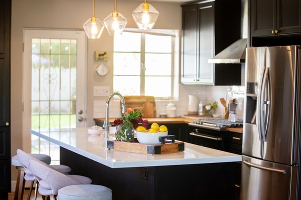 Kjøleskap, ovn, kokeplater og oppvaskmaskin