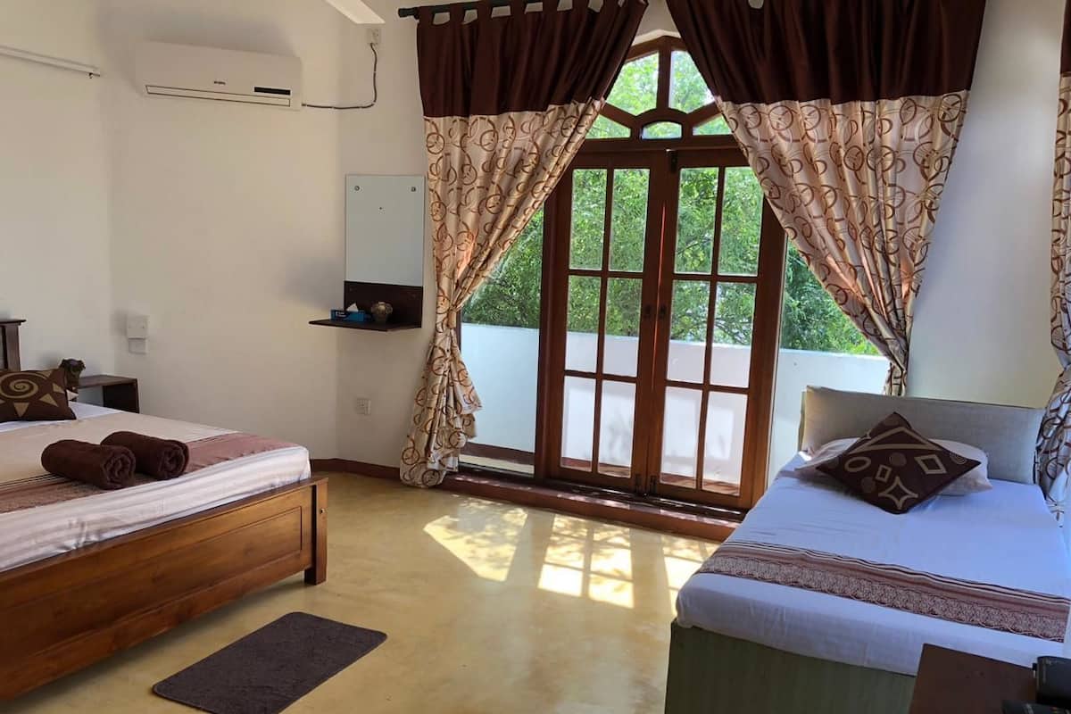 5 bedrooms, Select Comfort beds, desk, free WiFi