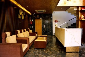 Coin salon dans le hall