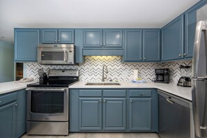 Refrigerador, microondas, horno, lavavajillas
