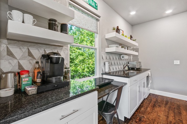 Refrigerador, microondas, lavavajillas, cafetera/tetera