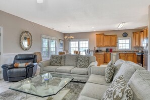 TV, DVD-spiller og stereoanlegg