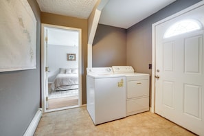 Interior - Convenient Kenai Apt - 3 Mi to Beach & Fishing (Kenai)