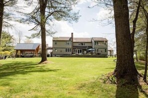 Exterior - Paper Mill Pines: The Sycamore Room (Shickshinny)