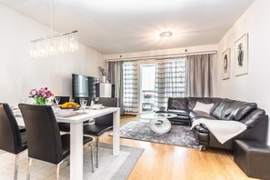 Flat-screen TV - Go Happy Home Apartment Mikonkatu 11 (Helsinki)