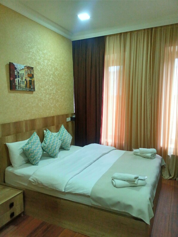 Standard Double Room | Egyptian cotton sheets, premium bedding, down comforters - Epic Meidan Hotel (Tbilisi)