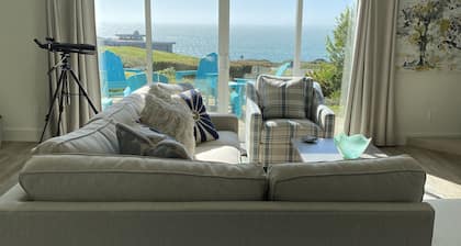 Ocean view easy access to Doran Beach, Golf course and Bluewater Bistro.