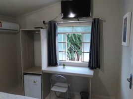 Habitación doble | Minibar, escritorio, cortinas opacas y wifi gratis