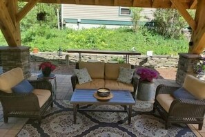 Terrace/patio - Paper Mill Pines Bed and Breakfast: The Cypress Room (Shickshinny)