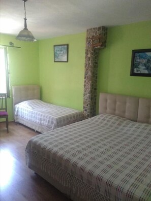 Standard Room | Free cribs/infant beds, free WiFi, bed sheets