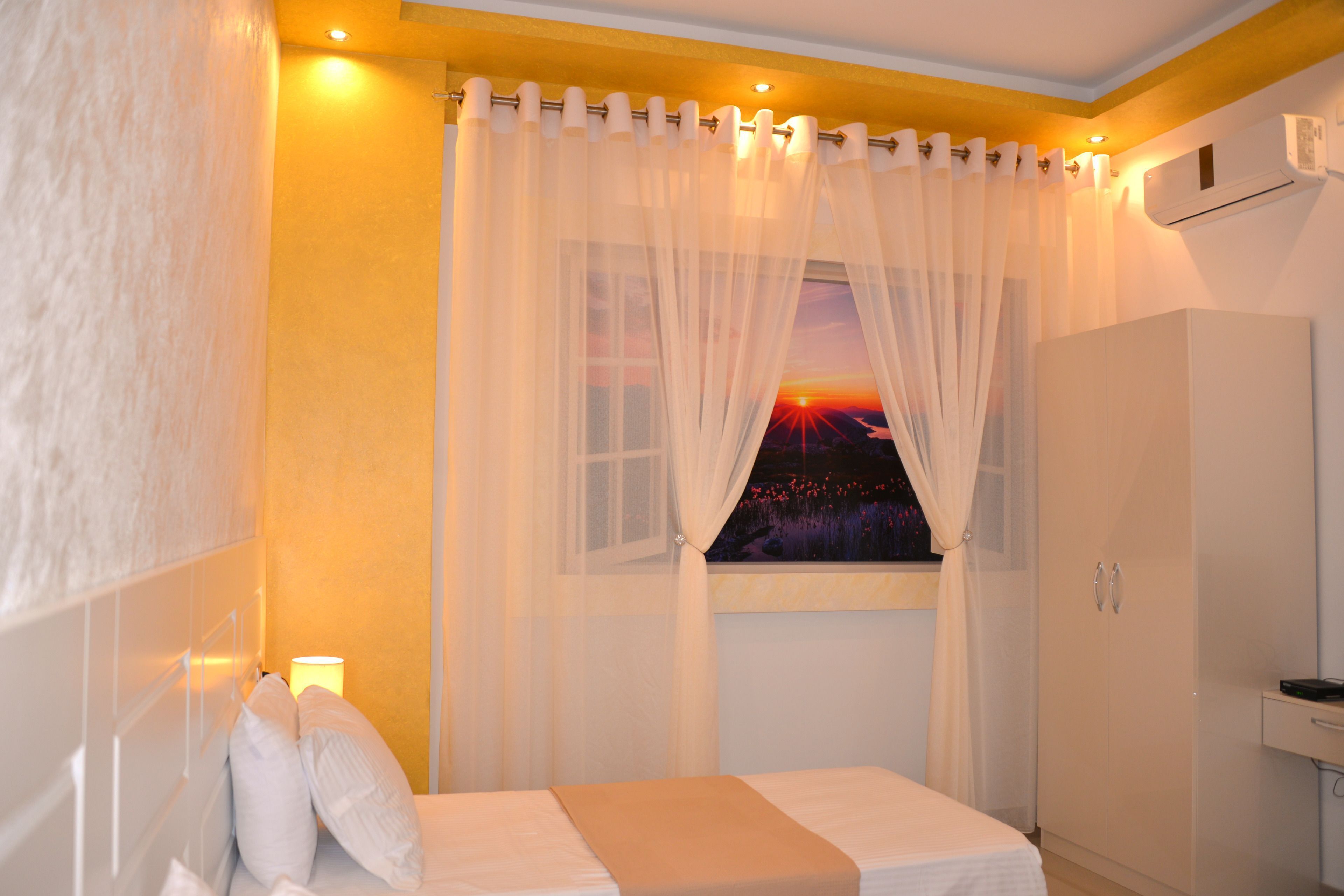 1 Schlafzimmer, hochwertige Bettwaren, Daunenbettdecken