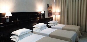 Deluxe-Dreibettzimmer | 1 Schlafzimmer, hochwertige Bettwaren, Daunenbettdecken