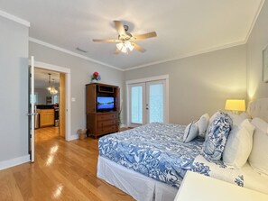 3 bedrooms, desk, iron/ironing board, travel crib