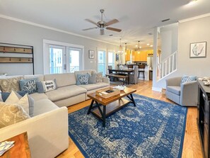 スマートテレビ、書庫、書斎 / ワークスペース