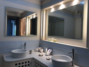 Combined shower/bathtub, hair dryer, slippers, towels