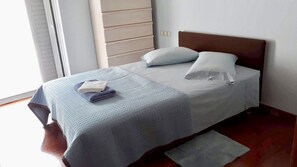 3 Schlafzimmer, Schreibtisch, schallisolierte Zimmer