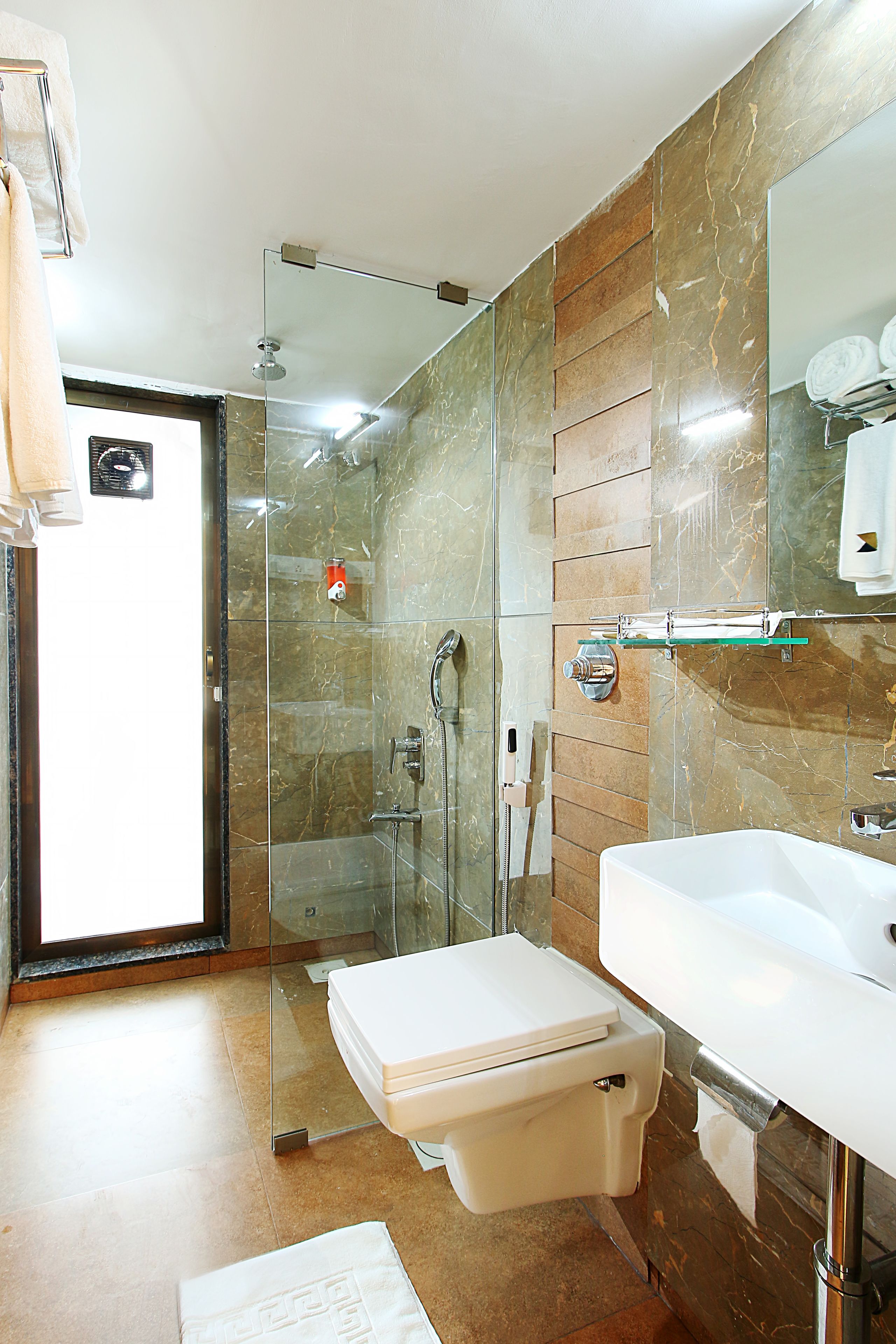 Luxury Apartment, 2 Bedrooms, Kitchenette, City View | Bathroom | Shower, free toiletries, slippers, towels