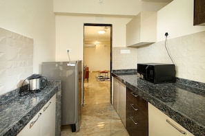 Luxury Apartment, 2 Bedrooms, Kitchenette, City View | Private kitchen