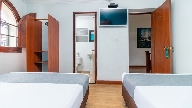 Triple Room | Meja, langsir/tirai gelap terus, dilengkapkan perabot secara berasingan 