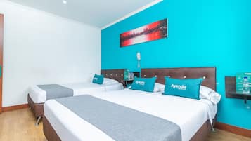 Triple Room | Individually furnished, desk, blackout drapes, bed sheets