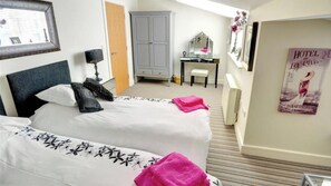 3 chambres, fer et planche à repasser, lit parapluie, Wi-Fi