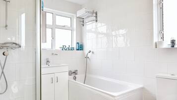 Deluxe House, Multiple Beds, Non Smoking, Refrigerator & Microwave | Bathroom | Combined shower/bathtub, towels, shampoo