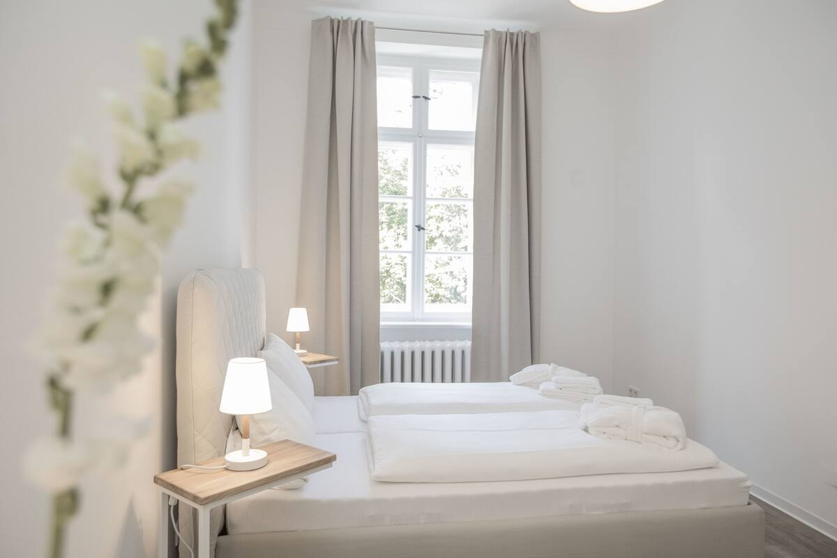 Double Room, Shared Bathroom (Nr. 3) | Desk, laptop workspace, blackout drapes, soundproofing