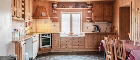 Fridge, stovetop, dishwasher, coffee/tea maker