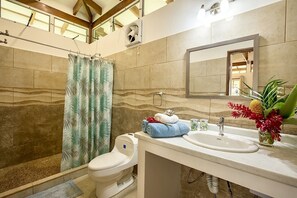 Bungalow | Bagno | Doccia, asciugacapelli, asciugamani