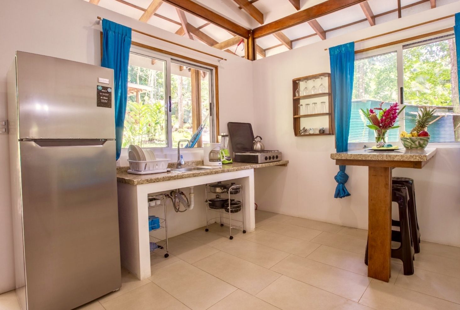 House | Private kitchen | Full-sized fridge, stovetop, toaster, rice cooker