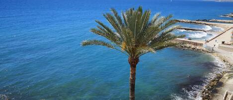 Am Strand, Liegestühle, Strandtücher