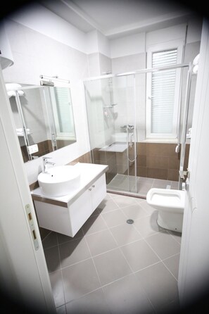 Shower, hair dryer, bathrobes, slippers