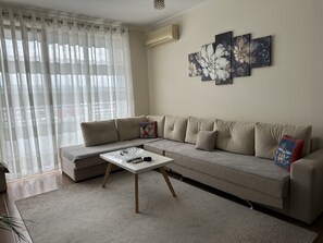 Basic Apartment | Living area | Flat-screen TV, video game console - Hotel New York Kamez (Kamëz)
