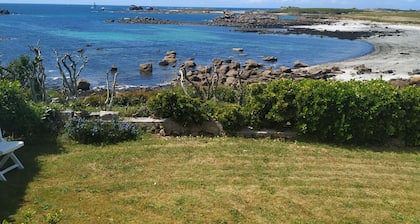 Maison de pĂȘcheur atypique,  vue mer imprenable  sur la mer d'Iroise
