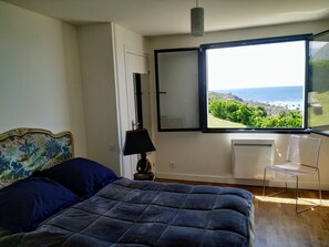 2 bedrooms, iron/ironing board, WiFi, bed sheets - Atypical fisherman's house, breathtaking sea view of the Iroise Sea (Porspoder)
