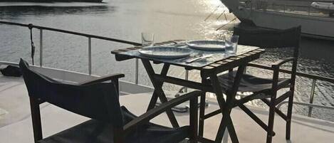 Daily full breakfast (EUR 15.00 per person)