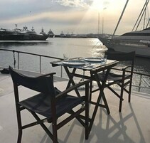 Se ofrece un desayuno completo (15.00 EUR por persona)