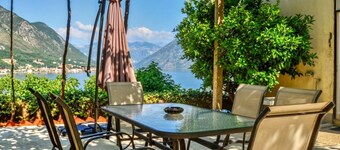 Seaview luxury flat in Kotor with 2 terraces