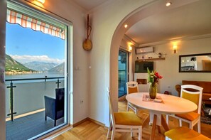 Dining - Seaview luxury flat in Kotor with 2 terraces (Kotor)