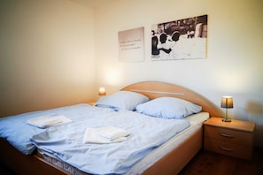 2 bedrooms, travel crib, WiFi