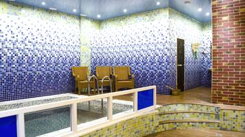 2 つの屋内プール